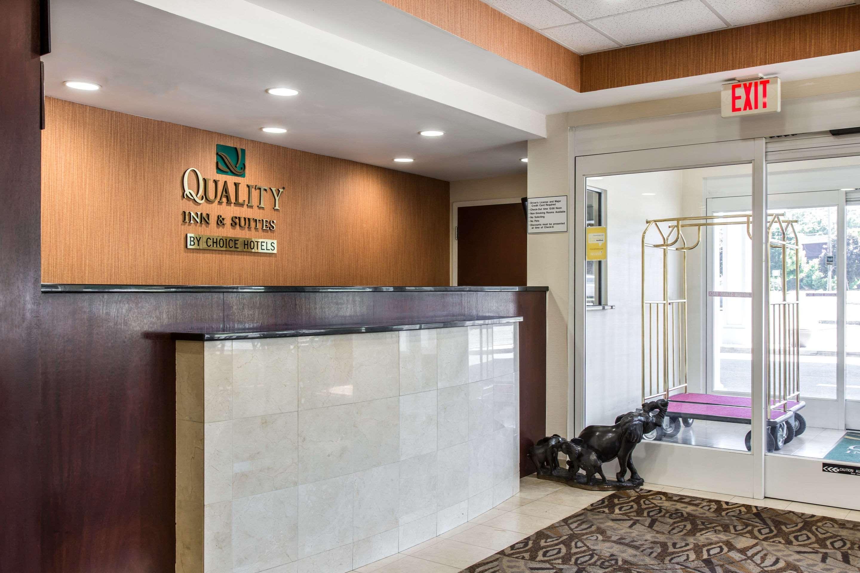 Quality Inn & Suites Danbury Near University Zewnętrze zdjęcie